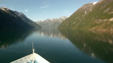 yelkenli ile Norveç Fiyordları