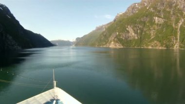yelkenli ile Norveç Fiyordları