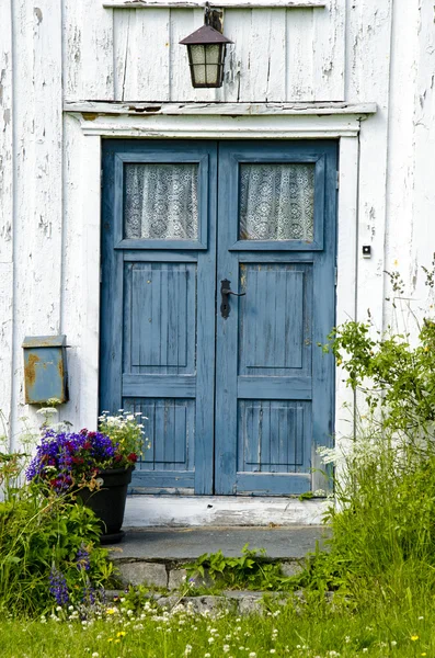 Houten voordeur — Stockfoto