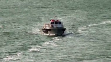 Tug tekne - panama kanalı önünde pilot tekne