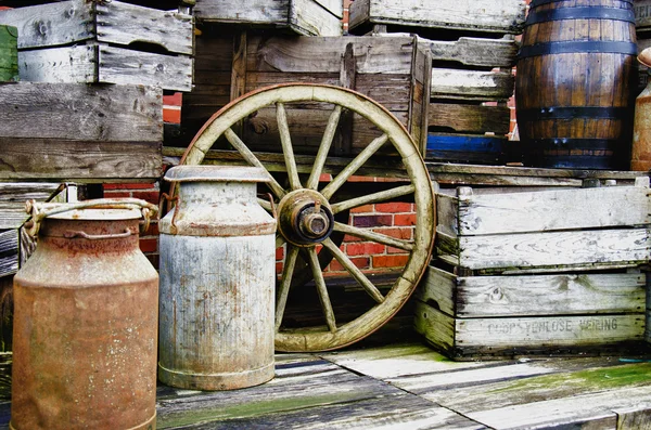 Gamla grejer från gården - hdr — Stockfoto