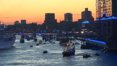 Almanya - hamburg liman 823rd doğum - bir parti ile festival kutluyor ve geçit gemisi