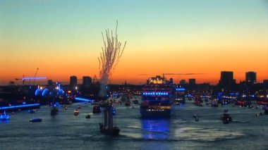 Almanya - hamburg liman 823rd doğum - bir parti ile festival kutluyor ve geçit gemisi