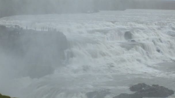 Island- Goldener Kreis - Gullfoss - Goldener Wasserfall — Stockvideo