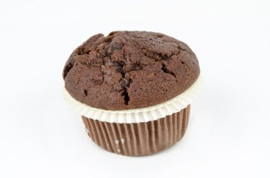 Çikolatalı muffin, üzerinde beyaz izole
