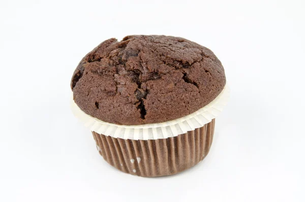 Muffin al cioccolato, isolato su bianco — Foto Stock