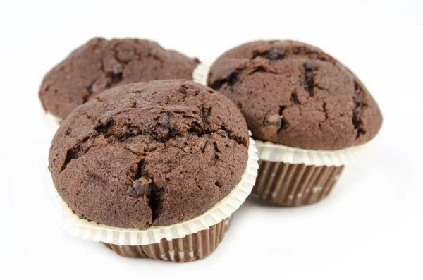 Chocolade muffins, geïsoleerd op wit — Stockfoto