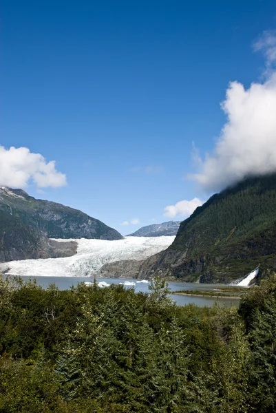 Usa alaska - mendenhall gletscher und see — Stockfoto