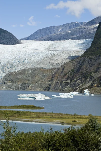 Usa alaska - mendenhall gletscher und see — Stockfoto