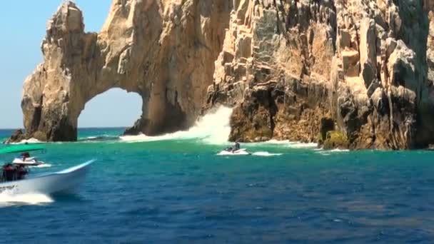 Мексика - Cabo San Lucas - Скалы и пляжи - El Arco de Cabo San Lucas — стоковое видео