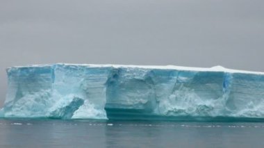 Antártica - bransfield boğaz sekmeli buzdağı