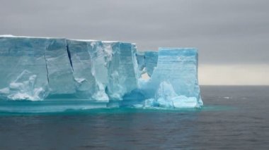 Antártica - bransfield boğaz sekmeli buzdağı