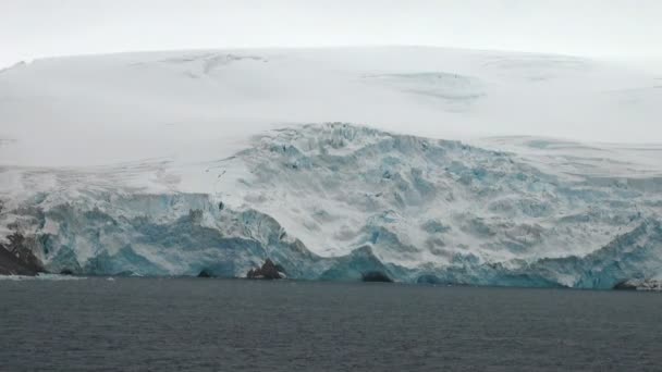 Antartide - Penisola Antartica in una giornata nuvolosa — Video Stock