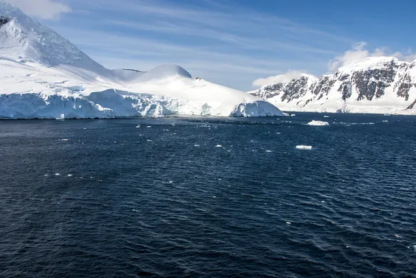 Antártica - Céu azul — Fotografia de Stock