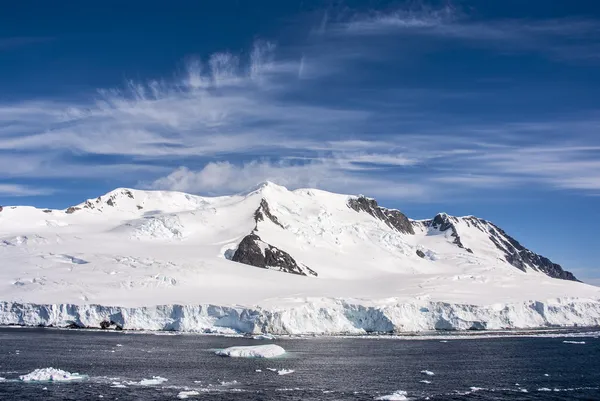 Blå himmel i Antarktis — Stockfoto