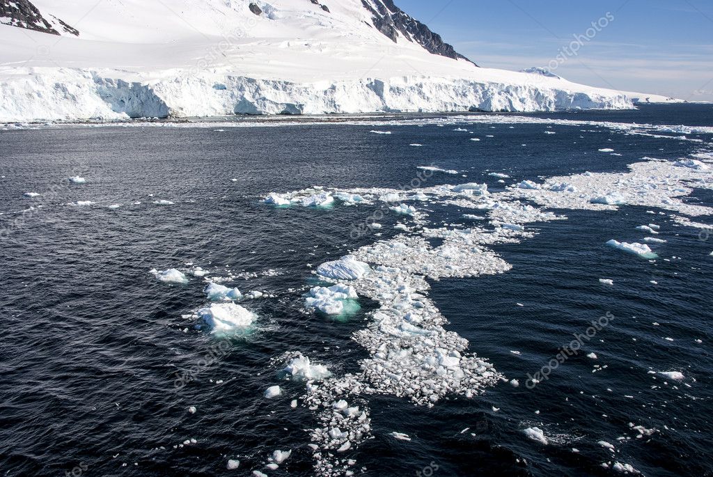Hielo marino frente a las costas de la Antártida â fotos de stock