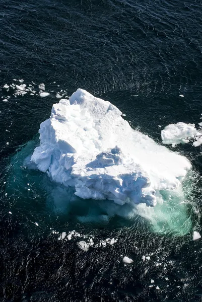 Antártica - Pedaços de gelo flutuante - Aquecimento global — Fotografia de Stock