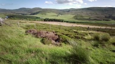 Aberdeenshire, İskoçya, Highlands, İngiltere - 17 Temmuz 2021 Craigievar şatosundan kırsal manzara