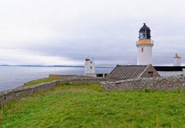 İskoçya 'nın kuzey kıyısındaki Dunnet Head deniz feneri, Caithness, İskoçya, Birleşik Krallık, Avrupa. 19 Temmuz 2021