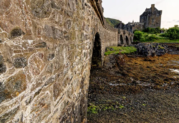 イリアン ドナン城 Eilean Donan Castle イギリス スコットランド 西部のドーニー州 日没時にオランダにある城 2021年7月19日 — ストック写真