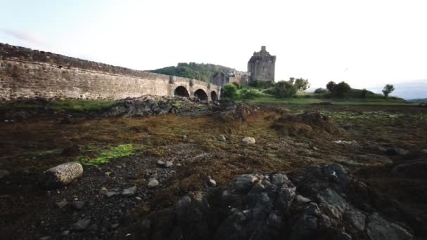 Замок Эйлиан Донан Закате Дорни Западное Нагорье Шотландия Великобритания Июля — стоковое видео