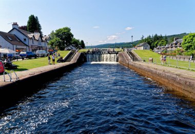 Caledonian Kanalı, Fort Augustus, Highland bölgesi, İskoçya, İngiltere, Avrupa 'ya kilitlenir. 20 Temmuz 2021