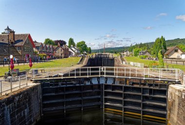 Caledonian Kanalı, Fort Augustus, Highland bölgesi, İskoçya, İngiltere, Avrupa 'ya kilitlenir. 20 Temmuz 2021