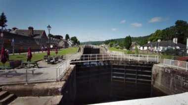 Caledonian Kanalı, Fort Augustus, Highland bölgesi, İskoçya, İngiltere, Avrupa 'ya kilitlenir. 20 Temmuz 2021
