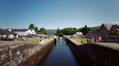Caledonian Kanalı, Fort Augustus, Highland bölgesi, İskoçya, İngiltere, Avrupa 'ya kilitlenir. 20 Temmuz 2021