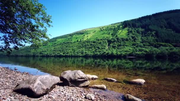 Loch Lochy カレドニア運河 ハイランド スコットランド イギリス スコットランドのロッホ ロシー Lochaber Highland — ストック動画