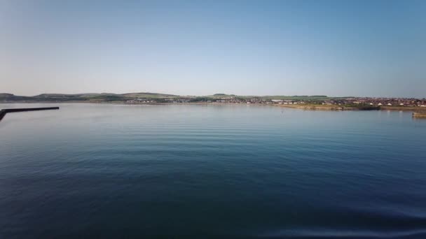 Caledonian Macbrayne Färja Seglar Till Ardorssan Från Brodick Hamn Isle — Stockvideo