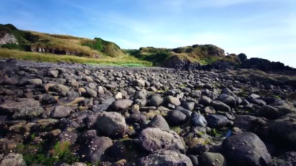 13世纪英国苏格兰Ayr以南Ayrshire海岸线的Dunure城堡遗址 2021年7月22日 — 图库视频影像