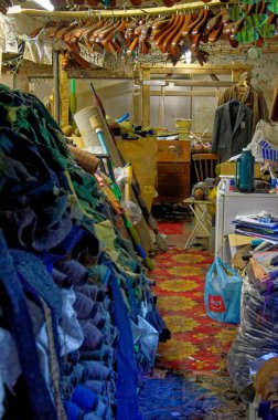 Stornoway, Lewis Adası, Outer Hebrides, İskoçya, 11 Ağustos 2012 'de bir antika dükkanının arka tarafında.