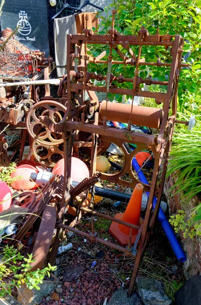 生锈的齿轮机械传动 2012年8月11日在联合王国苏格兰外赫布里底岛刘易斯岛Stornoway的工业机械老式设计车轮 — 图库照片