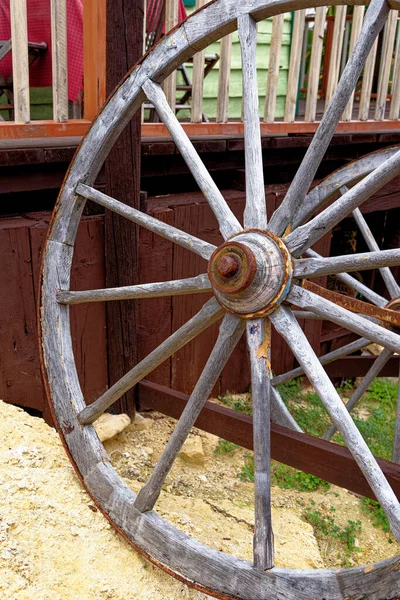 Vintage Details Wooden Wagon Wheel Popeye Village Angelbay Sweethaven Village — стоковое фото