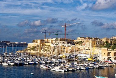 Malta 'nın başkenti Vallett' teki Vittorioso marinasında demirlemiş tekneler - 2 Şubat 2016