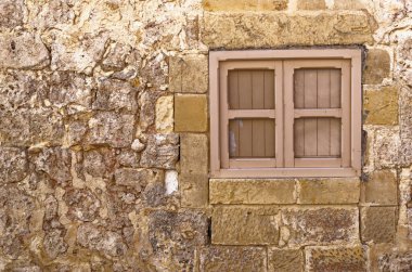 Geleneksel Malta klasik evi, pencere detayları. Malta 'nın başkenti Valletta şehri. Seyahat yeri Avrupa - 2 Şubat 2016