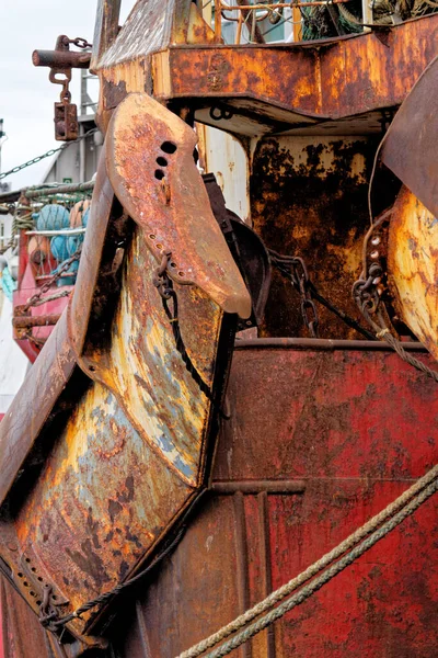 Paslı Bir Balıkçı Teknesine Yakın Çekim Paslı Metal Endüstriyel Arka — Stok fotoğraf