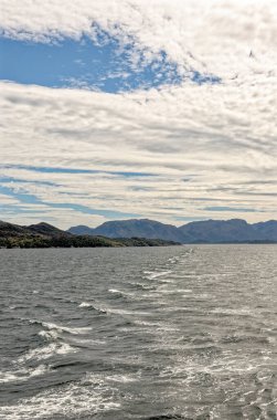 Ushuaia yakınlarındaki dağlar ve Beagle Kanalı, Tierra del Fuego, Arjantin
