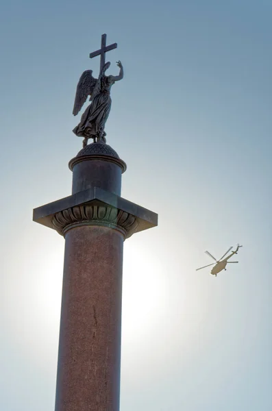 러시아 상트페테르부르크의 부르크 광장에 알렉산더의 기념비 2011 — 스톡 사진