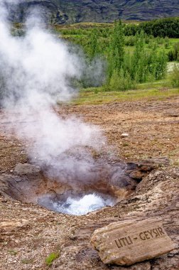 Haukadalur Blesi Geysir - Altın Çember - İzlanda. Avrupa Seyahat Varış Yeri - Adanın en ünlü manzaraları. 22.07.2012