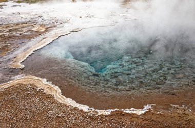 Haukadalur Blesi Geysir - Altın Çember - İzlanda. Avrupa Seyahat Varış Yeri - Adanın en ünlü manzaraları. 22.07.2012