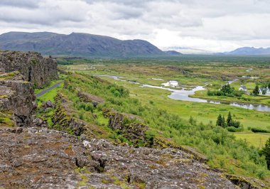 İzlanda - Thingvellir Ulusal Parkı - UNESCO Dünya Mirası Alanı - Kuzey Amerika ve Avrupa plakalı iki tektonik levhanın ayrılması - Altın Çember. 22.07.2012
