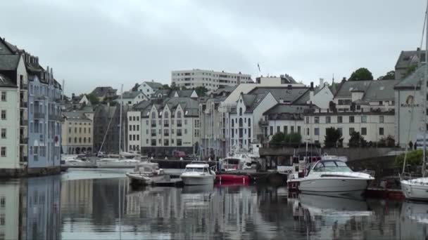 Resmål Norwaw Jugendhus Den Underbara Staden Alesund Norge Vid Norska — Stockvideo