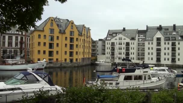 Resmål Norwaw Jugendhus Den Underbara Staden Alesund Norge Vid Norska — Stockvideo