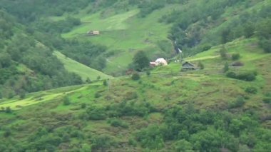 UNESCO - Naeroyfjord - Norveç 'in Flam ve Gudvangen arasındaki Sognefjord' un en büyük ve güzel kolu.