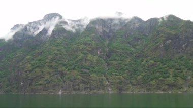 UNESCO - Naeroyfjord - Norveç 'in Flam ve Gudvangen arasındaki Sognefjord' un en büyük ve güzel kolu.