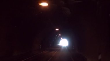Norveç 'te Fretheim Tüneli Seyahat Varış Yeri. Norveç 'teki Flam' den Bergen 'e Ulusal Manzara Yolu boyunca bir yolculuk. 14 Temmuz 2012