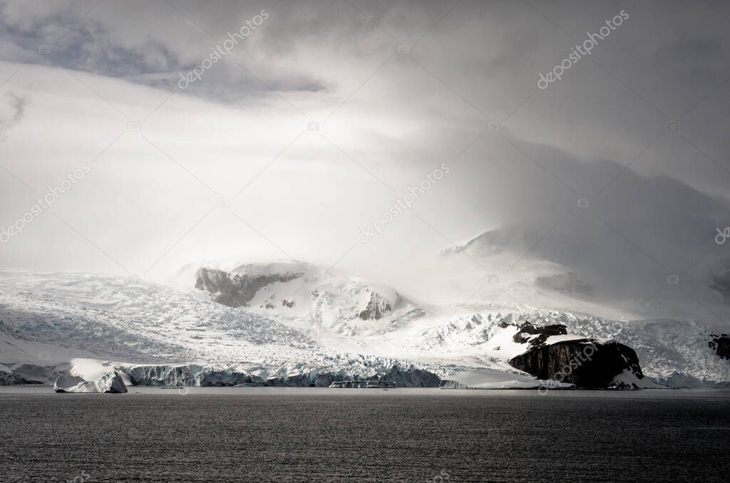 Antarctica - Coastline of Antarctica With Ice Formations - Antarctic Peninsula - Palmer Archipelago - Neumayer Channel - Global Warming
