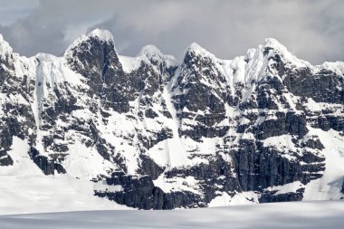 Antarktika 'da yolculuk. Antarktika Yarımadası - Palmer Takımadası - Neumayer Kanalı. Küresel ısınma peri masalı manzarası